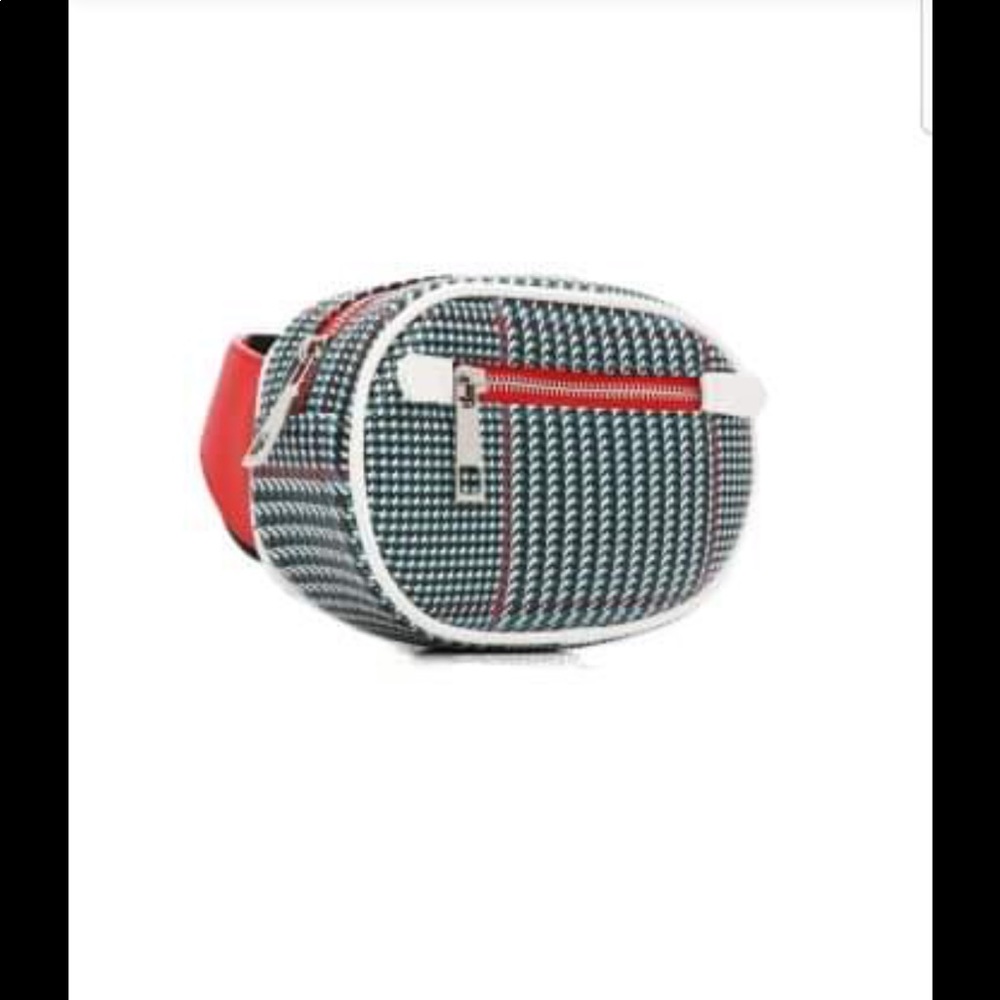 FashionNova Fanny pack.